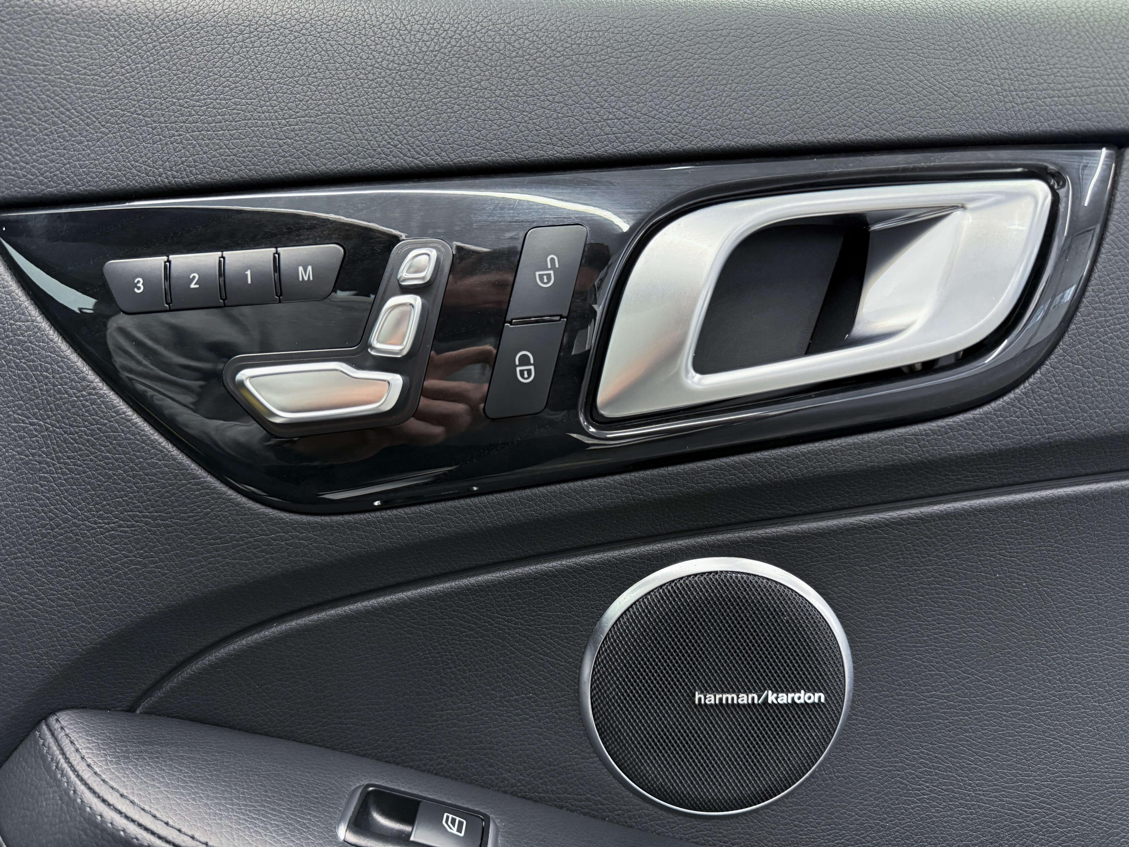 Mercedes-Benz SLC Roadster 2018 - Image 20