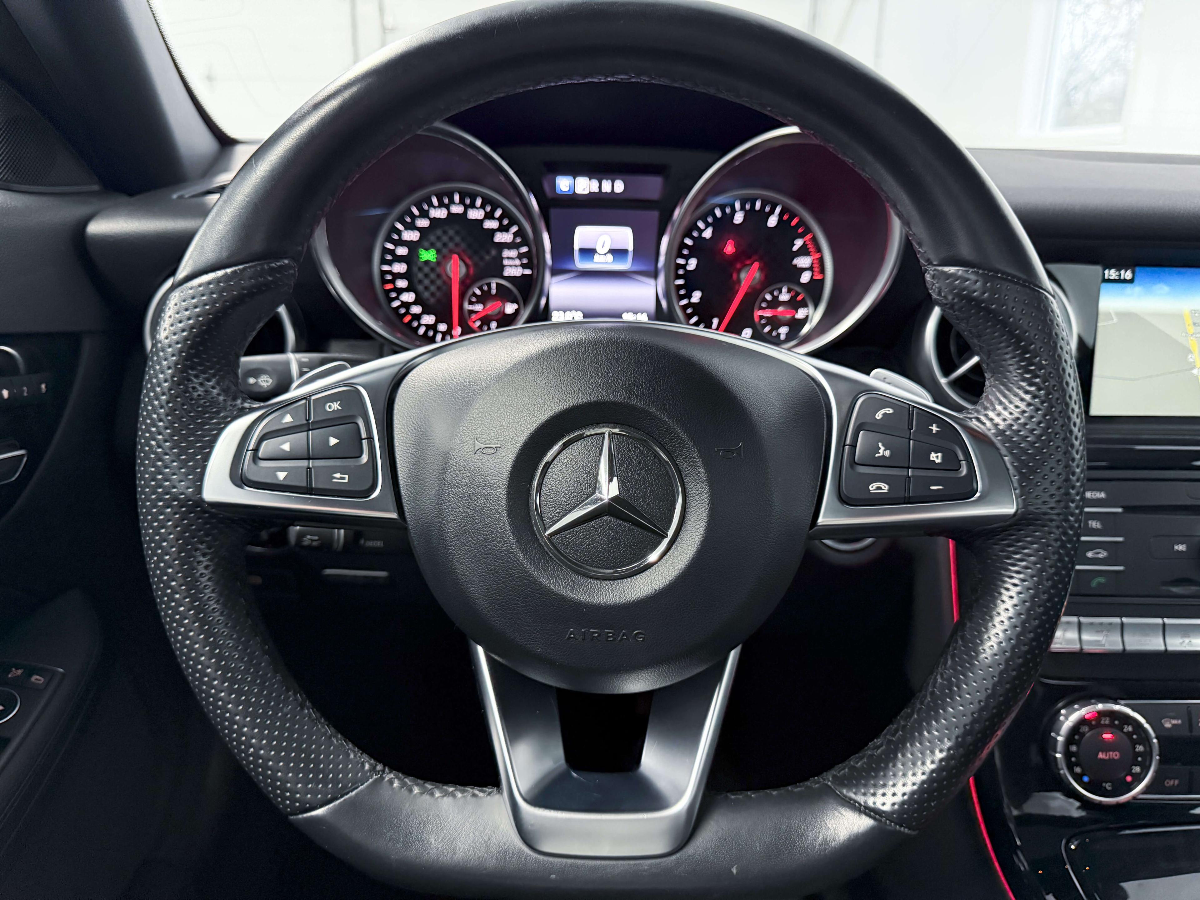 Mercedes-Benz SLC Roadster 2018 - Image 25