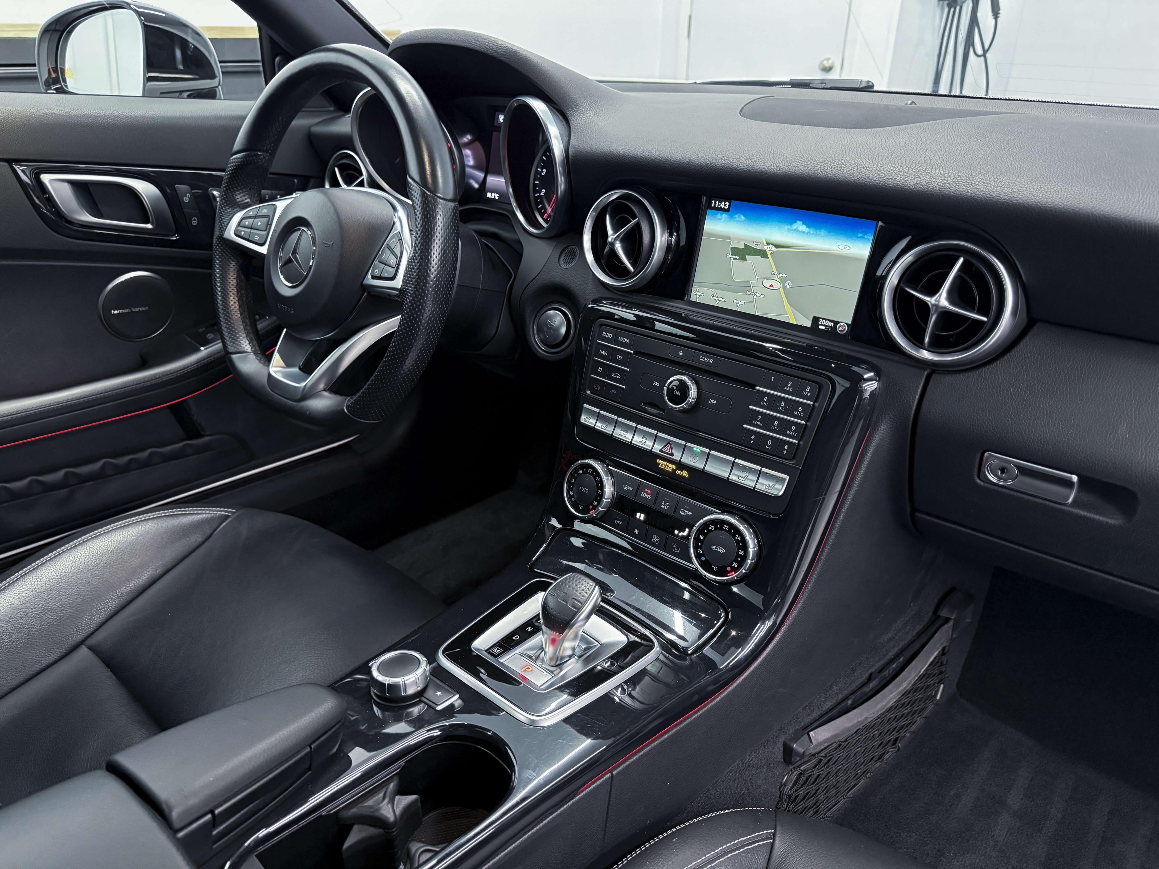 Mercedes-Benz SLC Roadster 2018 - Image 14