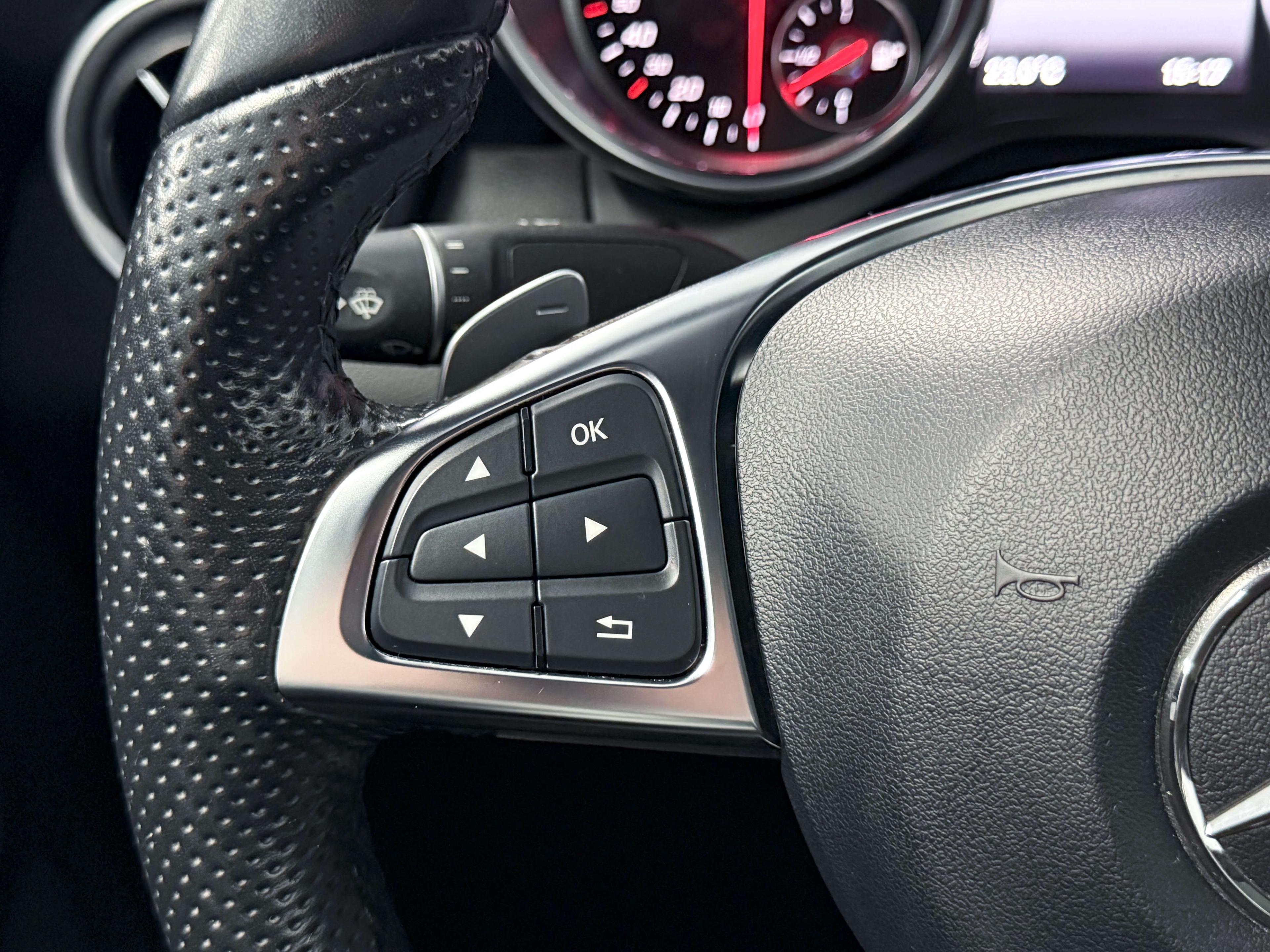 Mercedes-Benz SLC Roadster 2018 - Image 26