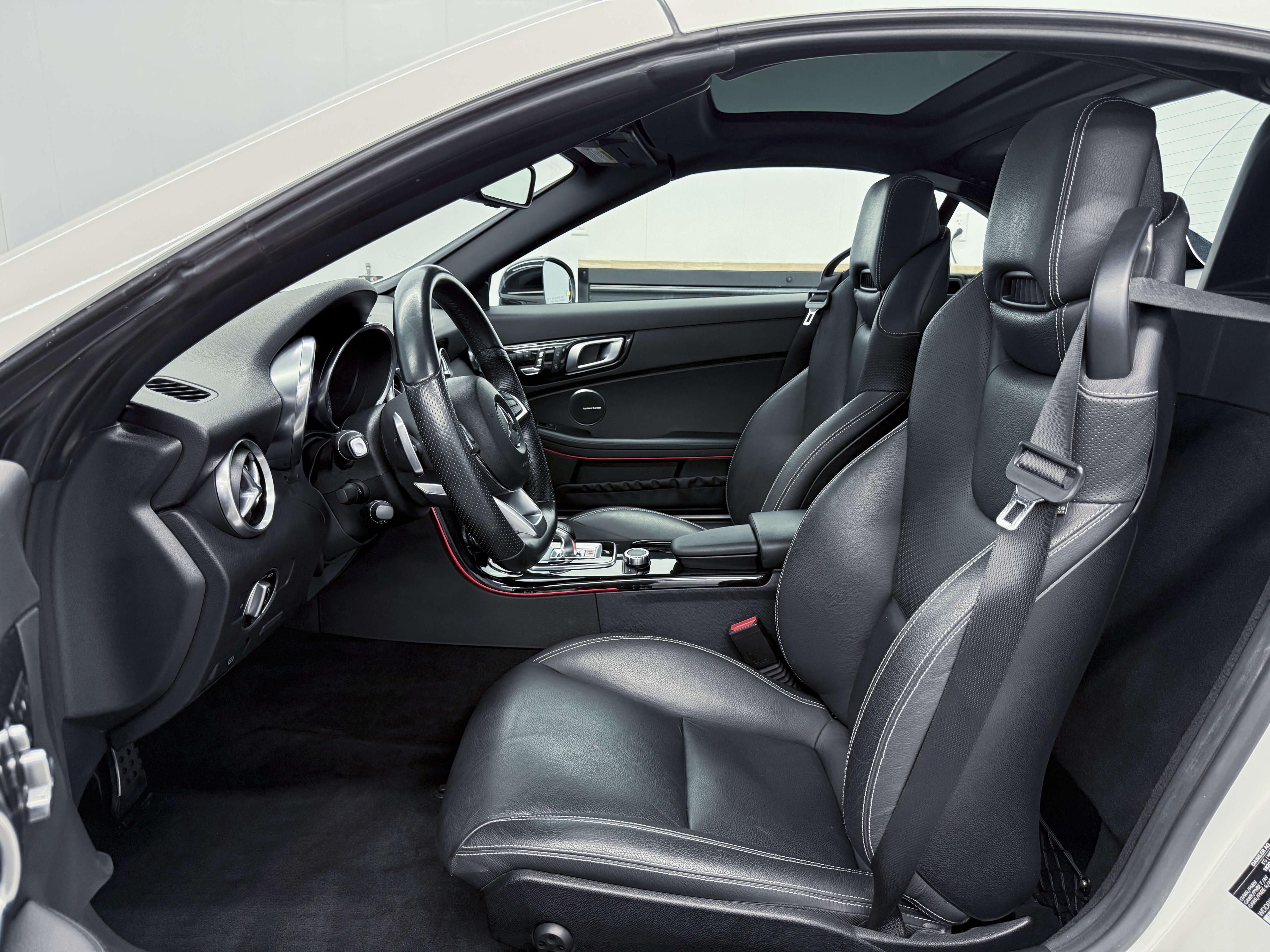 Mercedes-Benz SLC Roadster 2018 - Image 16