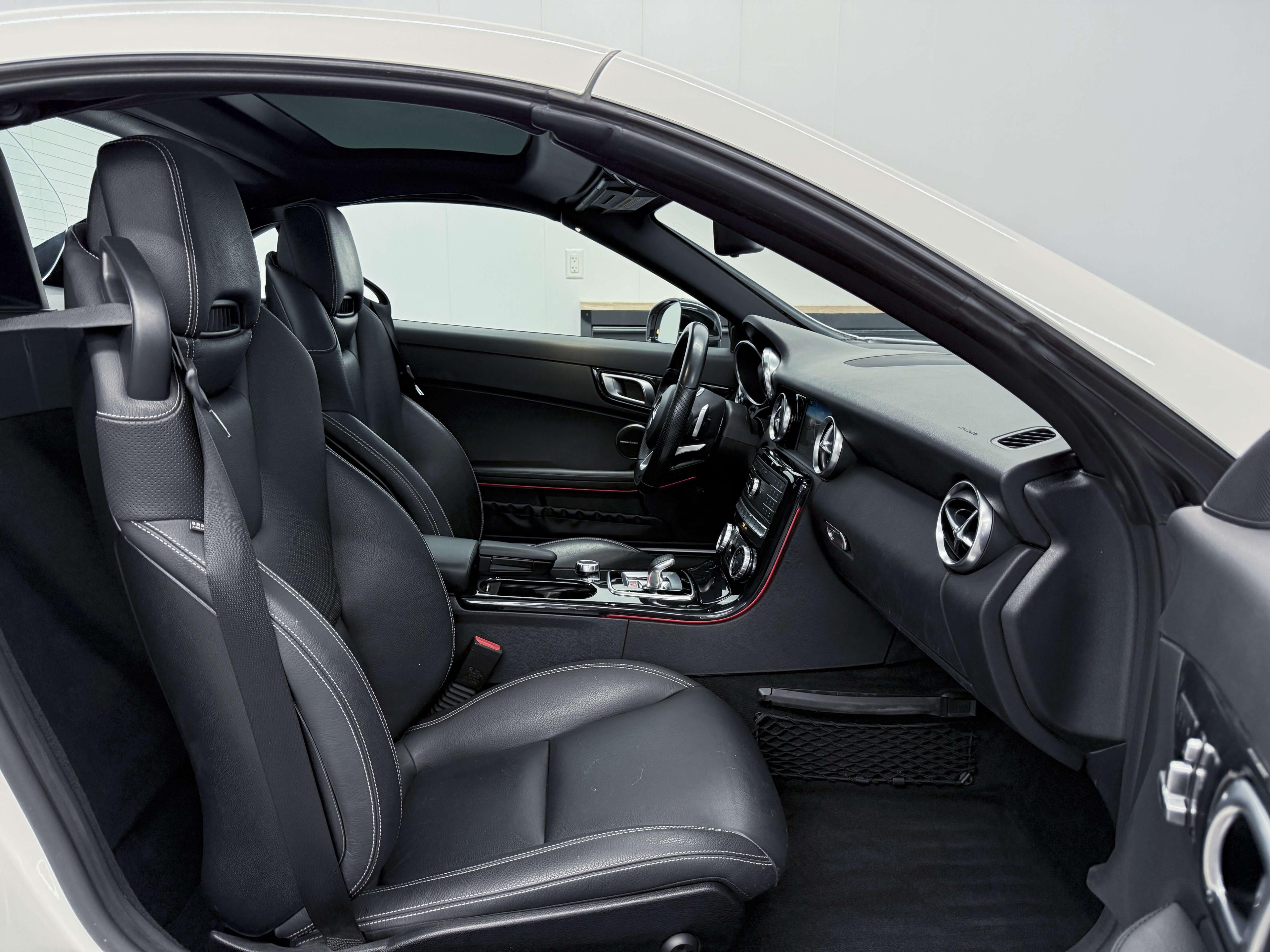 Mercedes-Benz SLC Roadster 2018 - Image 18