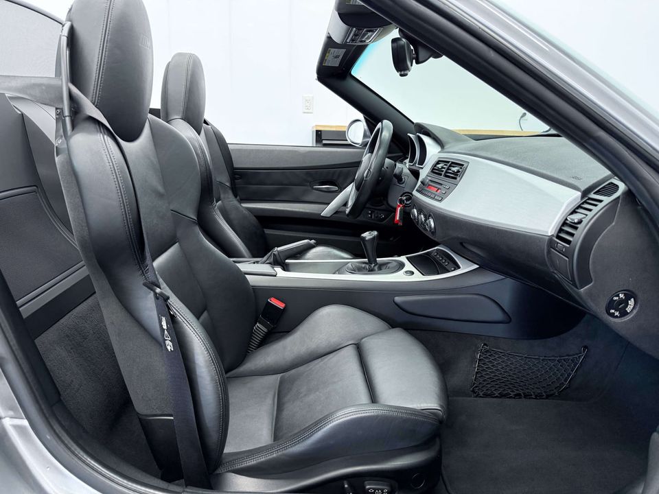 BMW Z4 M 2006 - Image 17