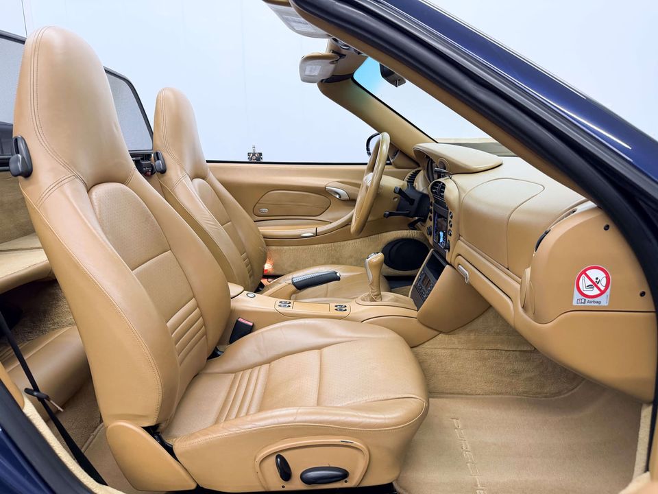 Porsche 911 2002 - Image 17