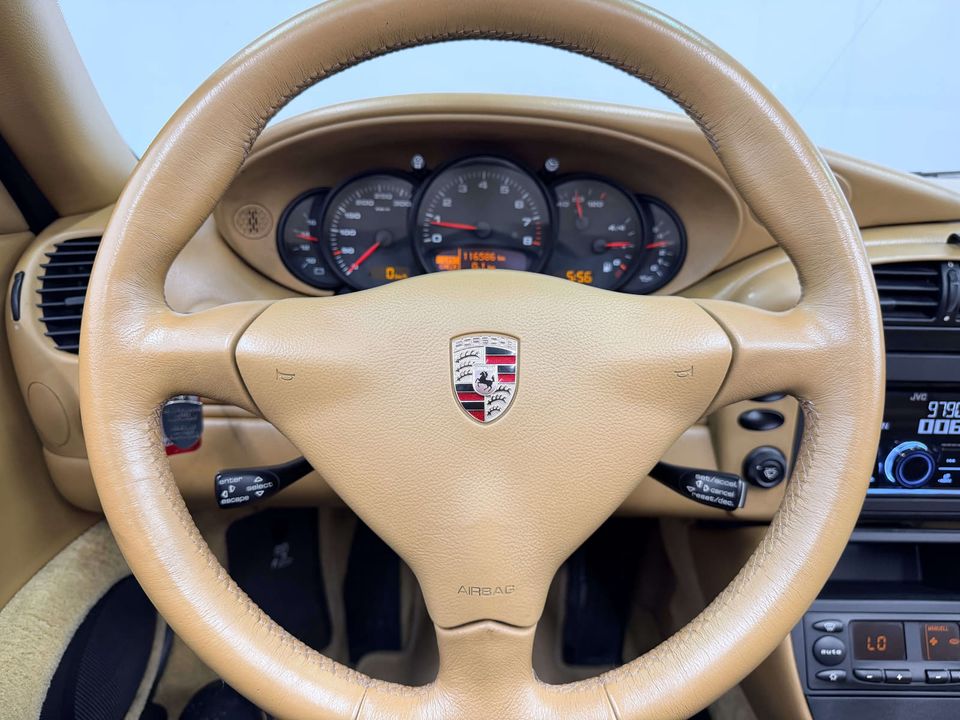 Porsche 911 2002 - Image 24