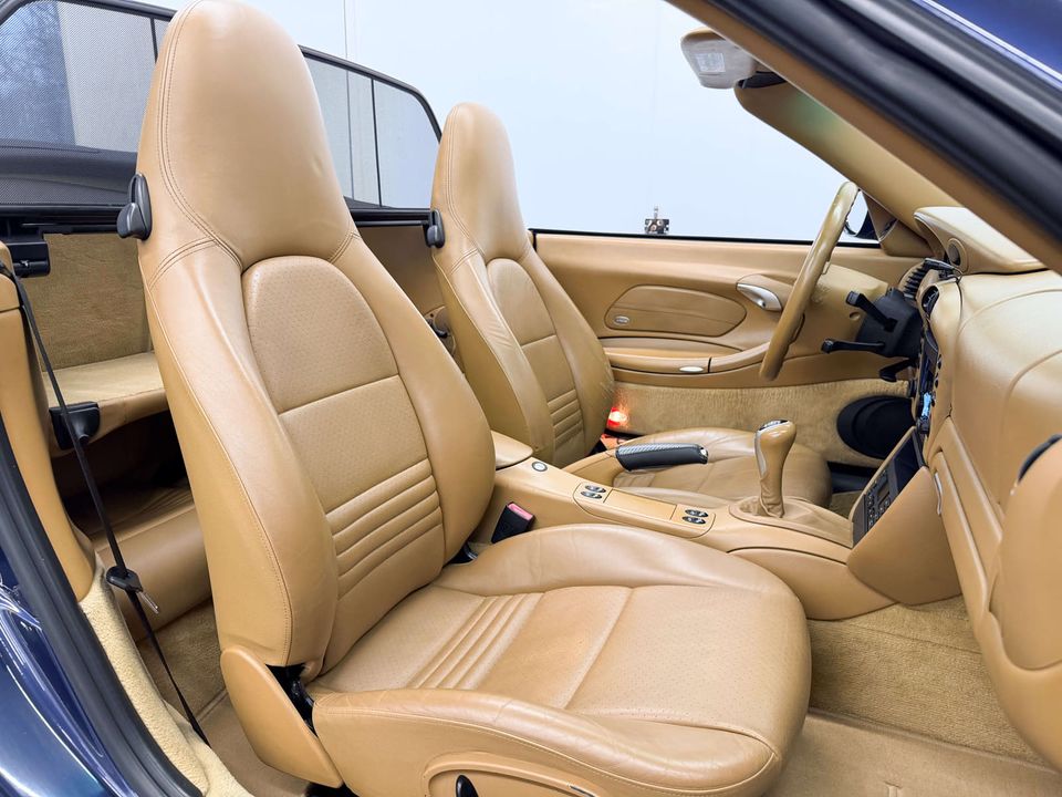 Porsche 911 2002 - Image 18