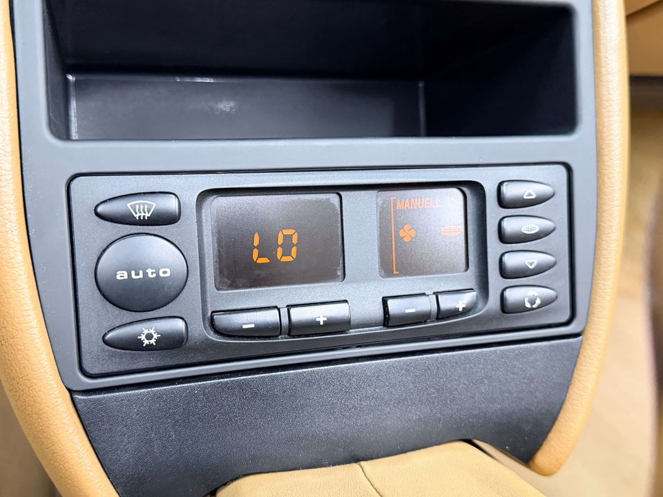 Porsche 911 2002 - Image 22