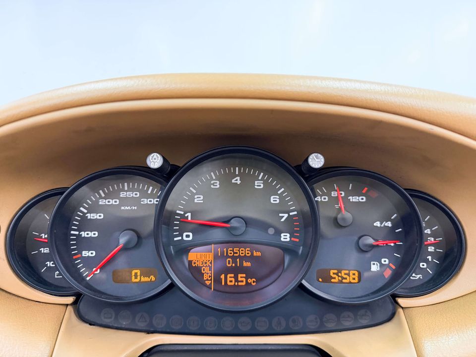 Porsche 911 2002 - Image 25